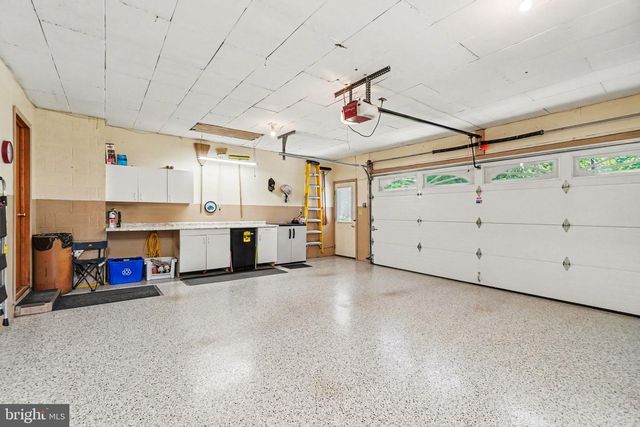 24 MOUNTAIN VIEW RD, Bethel, PA 19507