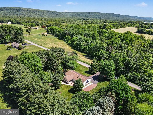 24 MOUNTAIN VIEW RD, Bethel, PA 19507