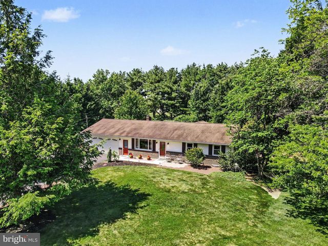 24 MOUNTAIN VIEW RD, Bethel, PA 19507