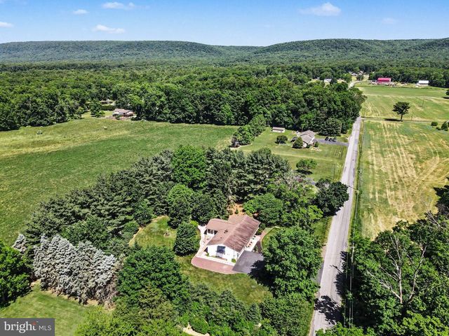 24 MOUNTAIN VIEW RD, Bethel, PA 19507