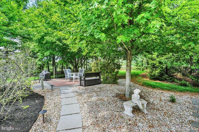 24 MOUNTAIN VIEW RD, Bethel, PA 19507