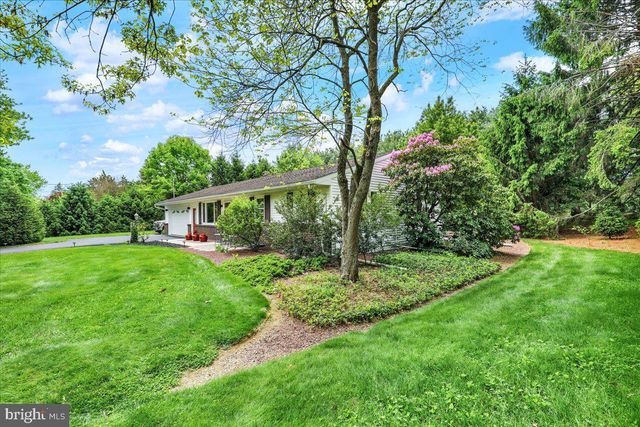 24 MOUNTAIN VIEW RD, Bethel, PA 19507