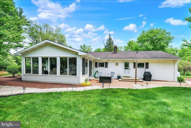 24 MOUNTAIN VIEW RD, Bethel, PA 19507