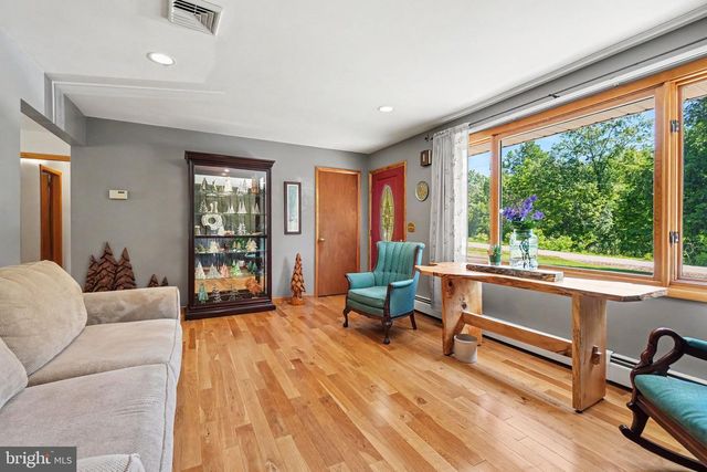 24 MOUNTAIN VIEW RD, Bethel, PA 19507