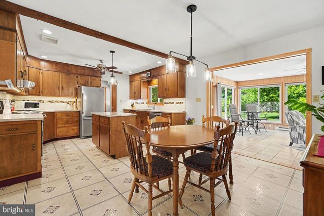 24 MOUNTAIN VIEW RD, Bethel, PA 19507
