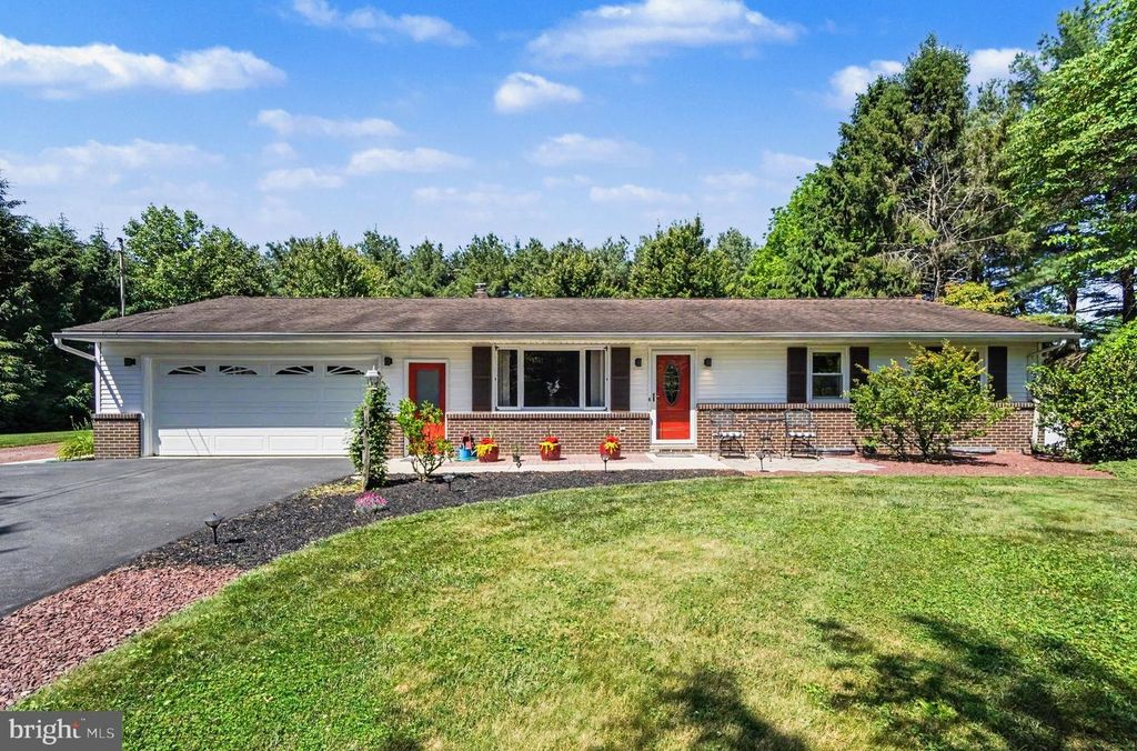24 MOUNTAIN VIEW RD, Bethel, PA 19507