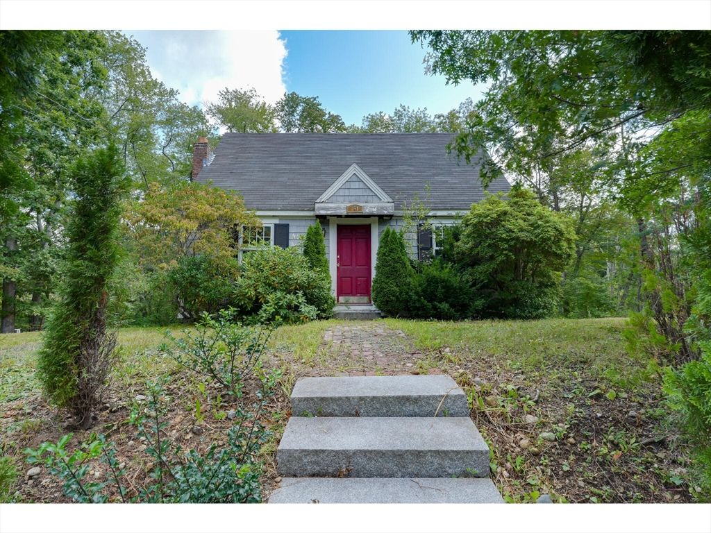 951 Pond St, Franklin, MA 02038