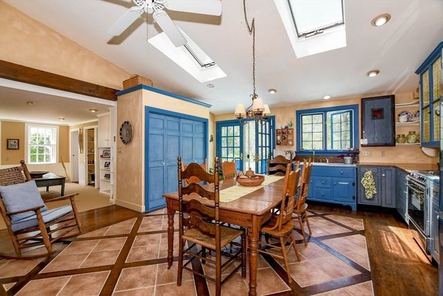 595 New Bedford Road, Rochester, MA 02770
