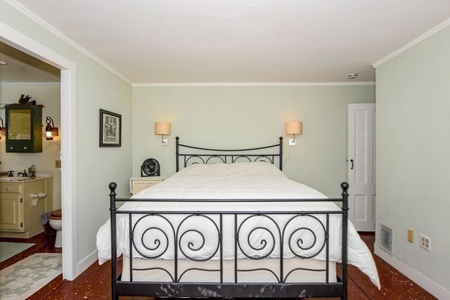 595 New Bedford Road, Rochester, MA 02770