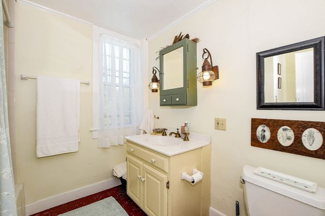 595 New Bedford Road, Rochester, MA 02770