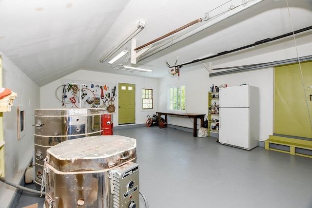 595 New Bedford Road, Rochester, MA 02770