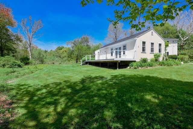 595 New Bedford Road, Rochester, MA 02770
