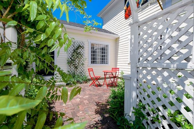 595 New Bedford Road, Rochester, MA 02770