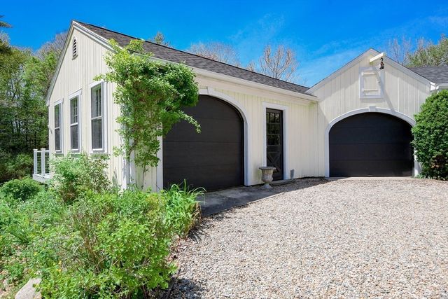 595 New Bedford Road, Rochester, MA 02770