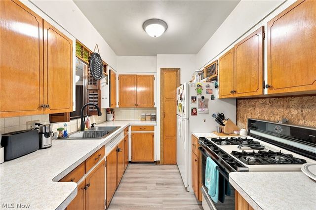 540 Roosevelt Avenue, Cuyahoga Falls, OH 44221