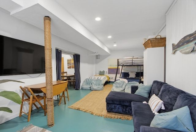 4 Northern Blvd, Newbury, MA 01951
