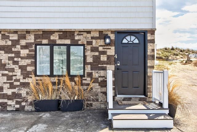 4 Northern Blvd, Newbury, MA 01951