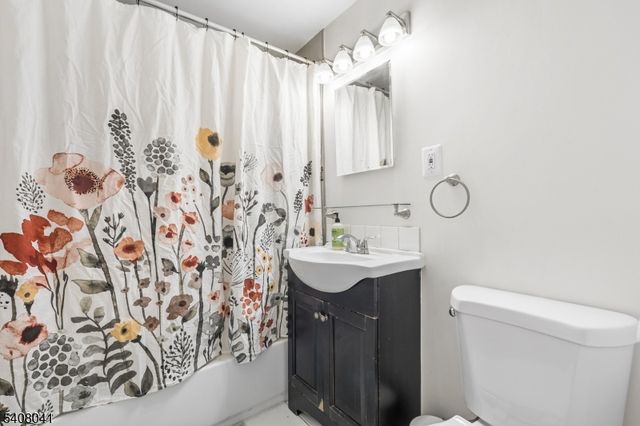 43 Van Wagenen Ave 2F, Jersey City, NJ 07306