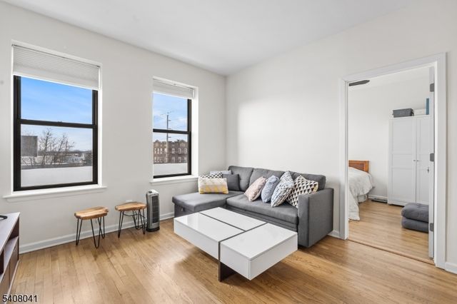 43 Van Wagenen Ave 2F, Jersey City, NJ 07306