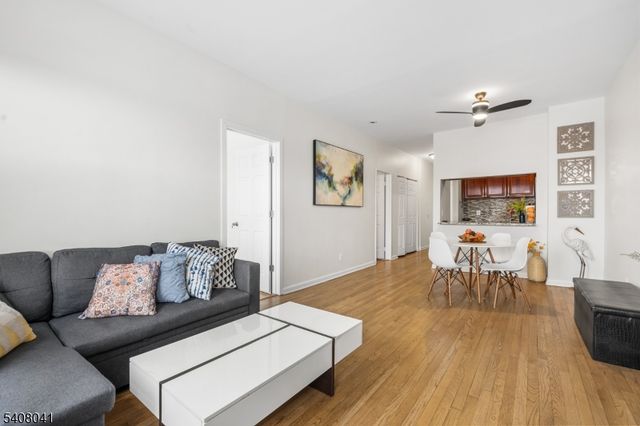 43 Van Wagenen Ave 2F, Jersey City, NJ 07306