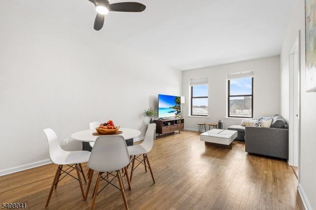 43 Van Wagenen Ave 2F, Jersey City, NJ 07306