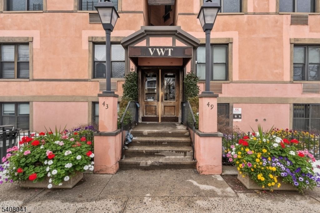 43 Van Wagenen Ave 2F, Jersey City, NJ 07306