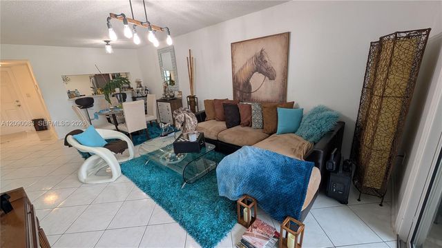 211 SW 113th Way 211, Pembroke Pines, FL 33025