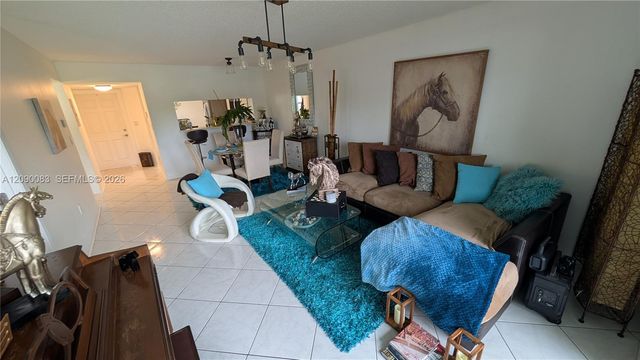 211 SW 113th Way 211, Pembroke Pines, FL 33025