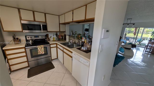 211 SW 113th Way 211, Pembroke Pines, FL 33025