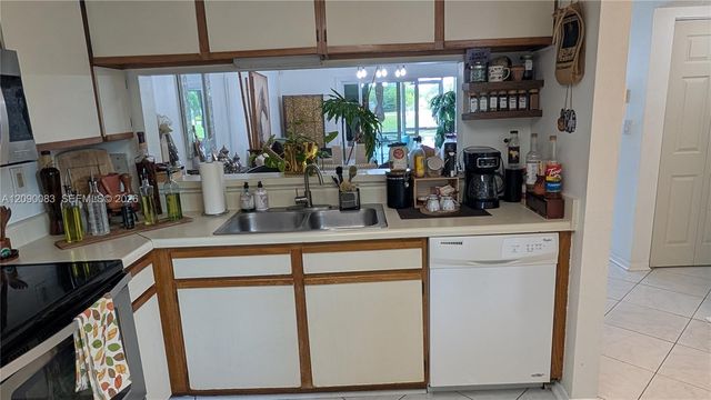 211 SW 113th Way 211, Pembroke Pines, FL 33025