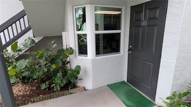 211 SW 113th Way 211, Pembroke Pines, FL 33025