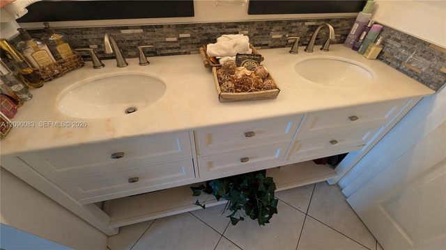 211 SW 113th Way 211, Pembroke Pines, FL 33025