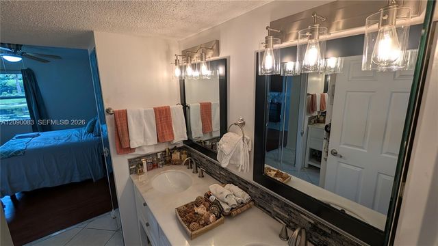 211 SW 113th Way 211, Pembroke Pines, FL 33025