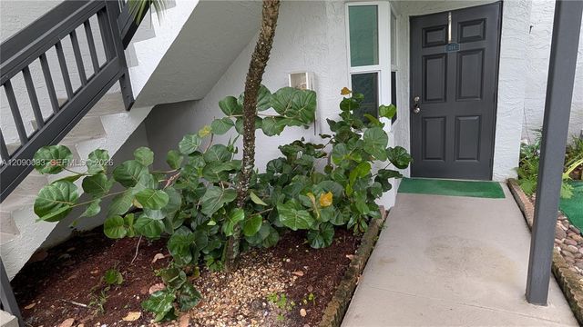 211 SW 113th Way 211, Pembroke Pines, FL 33025