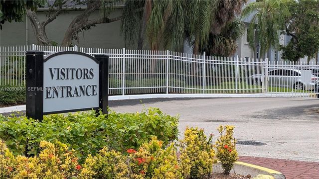 211 SW 113th Way 211, Pembroke Pines, FL 33025
