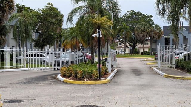 211 SW 113th Way 211, Pembroke Pines, FL 33025