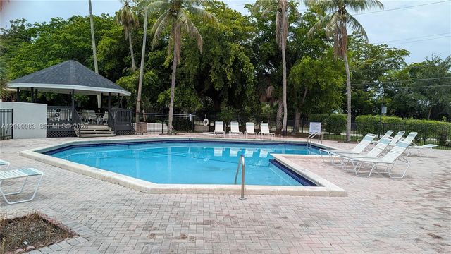 211 SW 113th Way 211, Pembroke Pines, FL 33025
