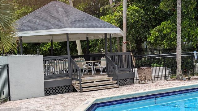 211 SW 113th Way 211, Pembroke Pines, FL 33025