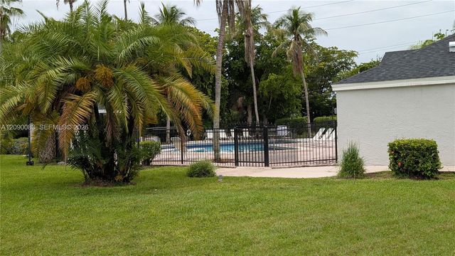 211 SW 113th Way 211, Pembroke Pines, FL 33025