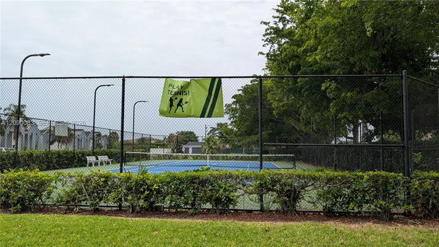 211 SW 113th Way 211, Pembroke Pines, FL 33025