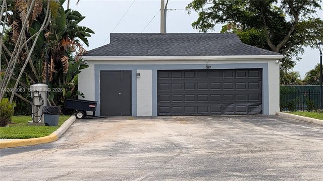 211 SW 113th Way 211, Pembroke Pines, FL 33025