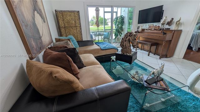 211 SW 113th Way 211, Pembroke Pines, FL 33025