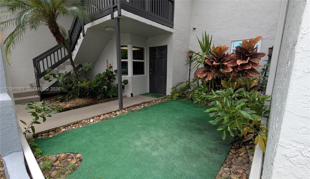 211 SW 113th Way 211, Pembroke Pines, FL 33025