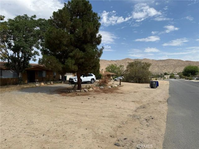 7344 Palm Avenue, Yucca Valley, CA 92284