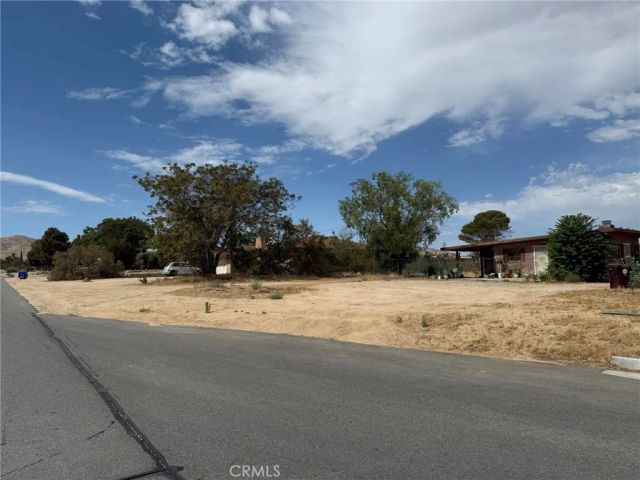 7344 Palm Avenue, Yucca Valley, CA 92284