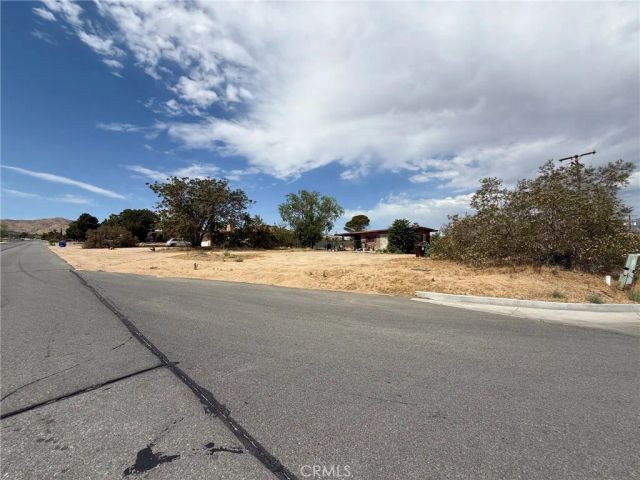 7344 Palm Avenue, Yucca Valley, CA 92284
