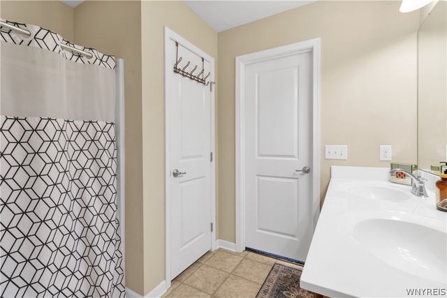 38 Middlebury Lane, Lancaster, NY 14086