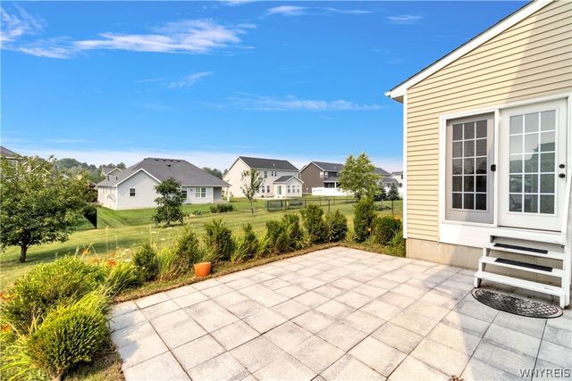 38 Middlebury Lane, Lancaster, NY 14086