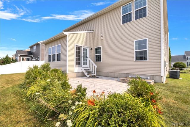 38 Middlebury Lane, Lancaster, NY 14086