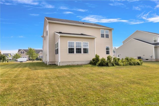 38 Middlebury Lane, Lancaster, NY 14086